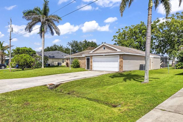 4 of 43 - 2081 Se South Buttonwood Drive, Port St. Lucie, FL