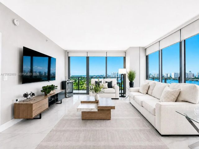 16385 Biscayne Boulevard #2007, North Miami Beach