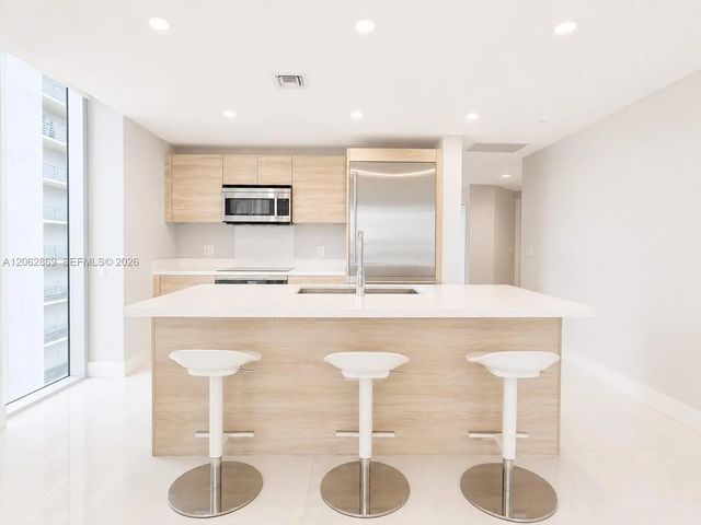 3 of 52 - 16385 Biscayne Boulevard #2007, North Miami Beach, FL