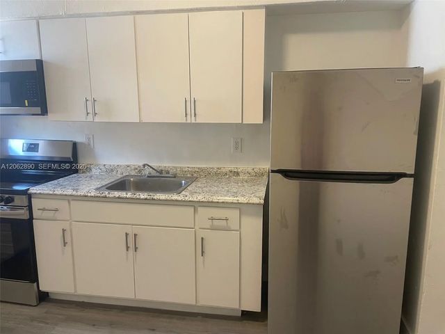 5 of 9 - 1831 Nw 41st Street, Miami, FL