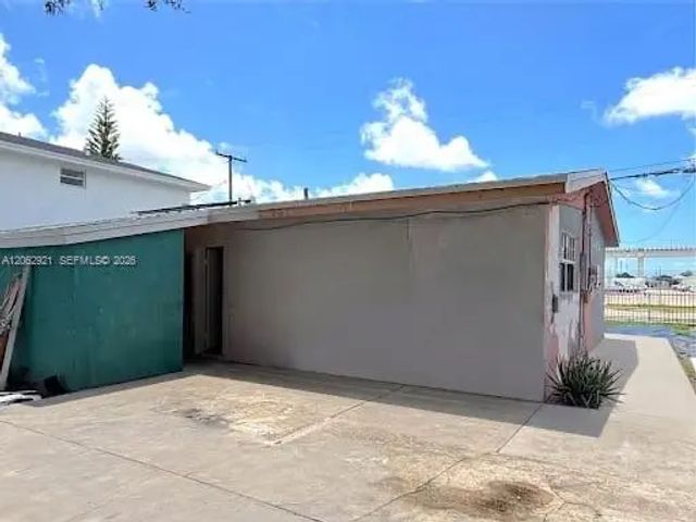 4 of 5 - 2991 Nw 43rd Terrace, Miami, FL