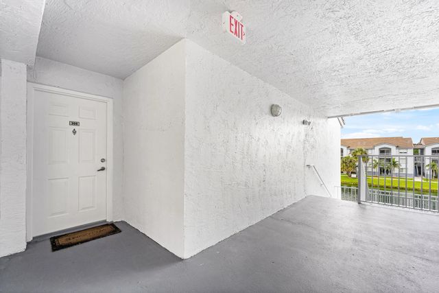 2 of 8 - 2620 S University Drive #308, Davie, FL
