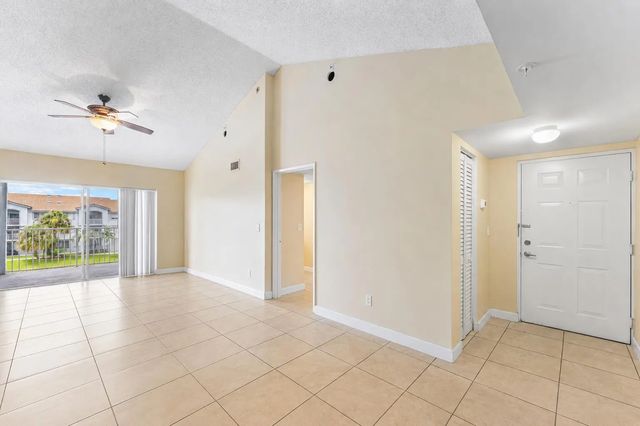 3 of 8 - 2620 S University Drive #308, Davie, FL