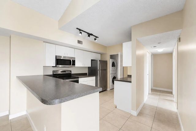 4 of 8 - 2620 S University Drive #308, Davie, FL