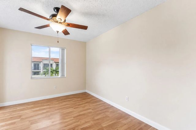 5 of 8 - 2620 S University Drive #308, Davie, FL