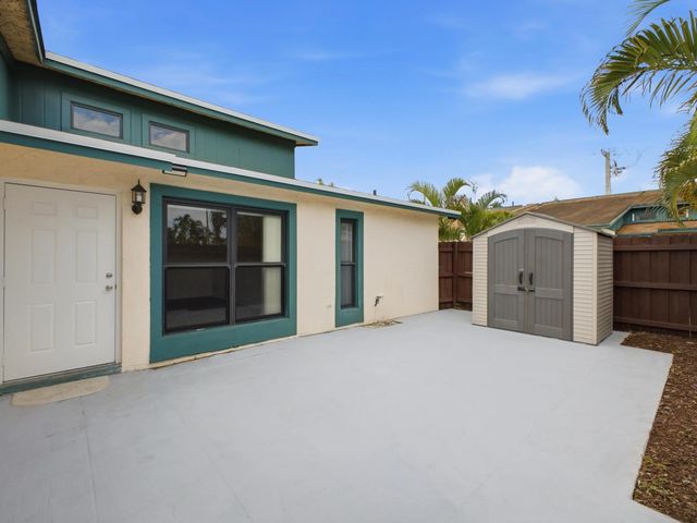 4 of 32 - 1110 Manor Drive, Palm Springs, FL