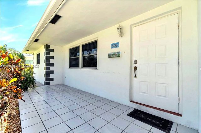 2 of 33 - 806 Ne 4th Street, Hallandale Beach, FL