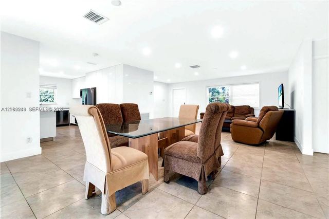 4 of 33 - 806 Ne 4th Street, Hallandale Beach, FL
