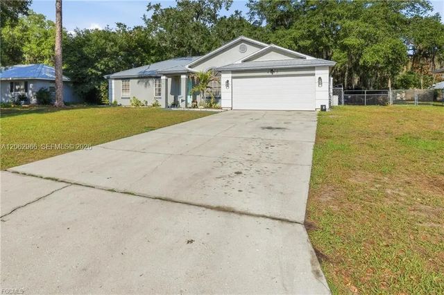 2 of 25 - 4022 E Sunflower Circle, LaBelle, FL