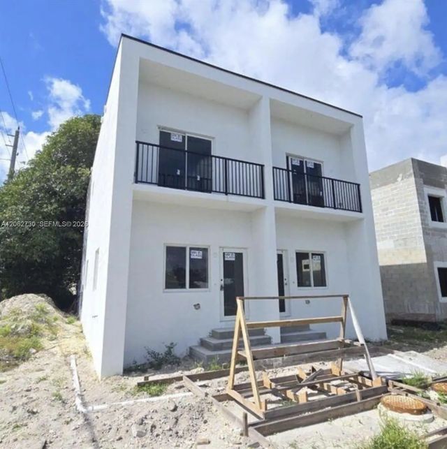 3 of 7 - 394 Ne 174th Street, North Miami Beach, FL