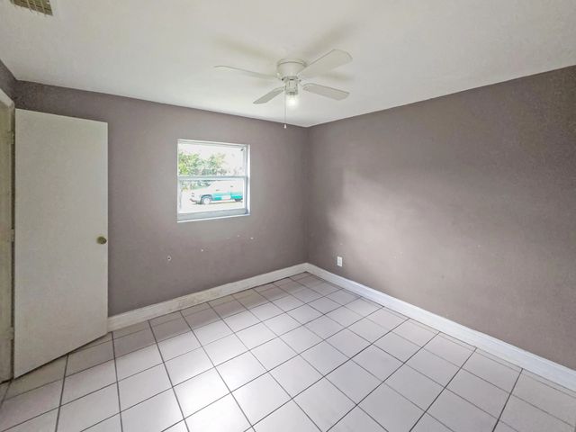 3 of 18 - 715 N 10th Street, Fort Pierce, FL