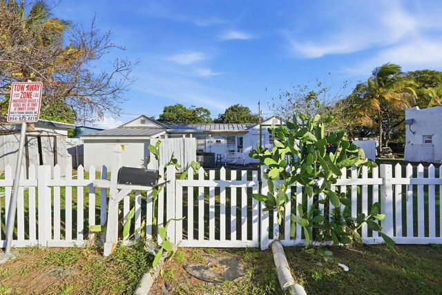 2 of 18 - 230 Sw 14th Street, Dania Beach, FL