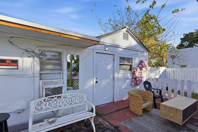 5 of 18 - 230 Sw 14th Street, Dania Beach, FL