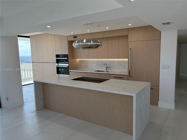 2 of 2 - 3000 Island Boulevard #1902, Aventura, FL