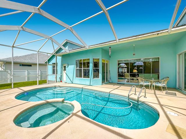 497 Se Nome Drive, Port St. Lucie