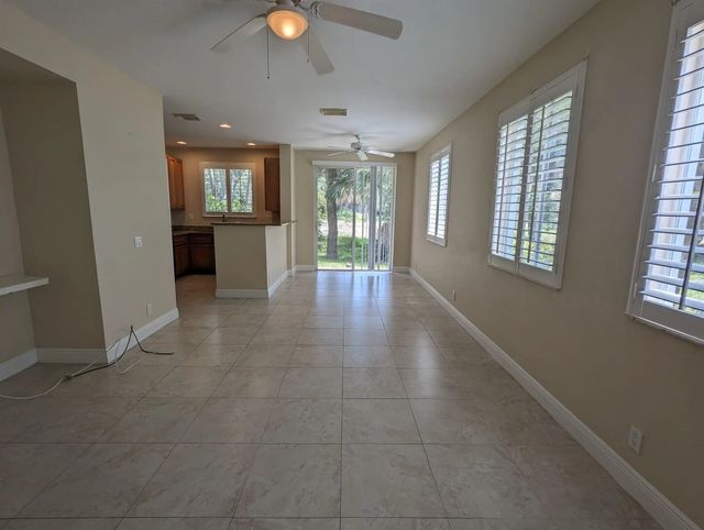 2 of 20 - 3189 Laurel Ridge Circle, Riviera Beach, FL