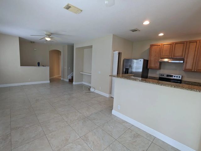 4 of 20 - 3189 Laurel Ridge Circle, Riviera Beach, FL