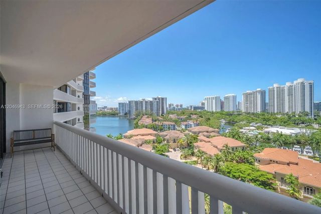 3 of 46 - 1000 W Island Boulevard #1206, Aventura, FL