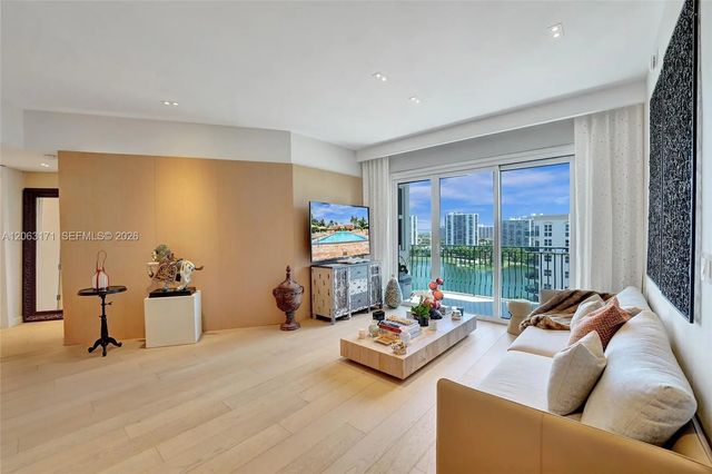 4 of 57 - 19900 E Country Club Drive #ts16, Aventura, FL