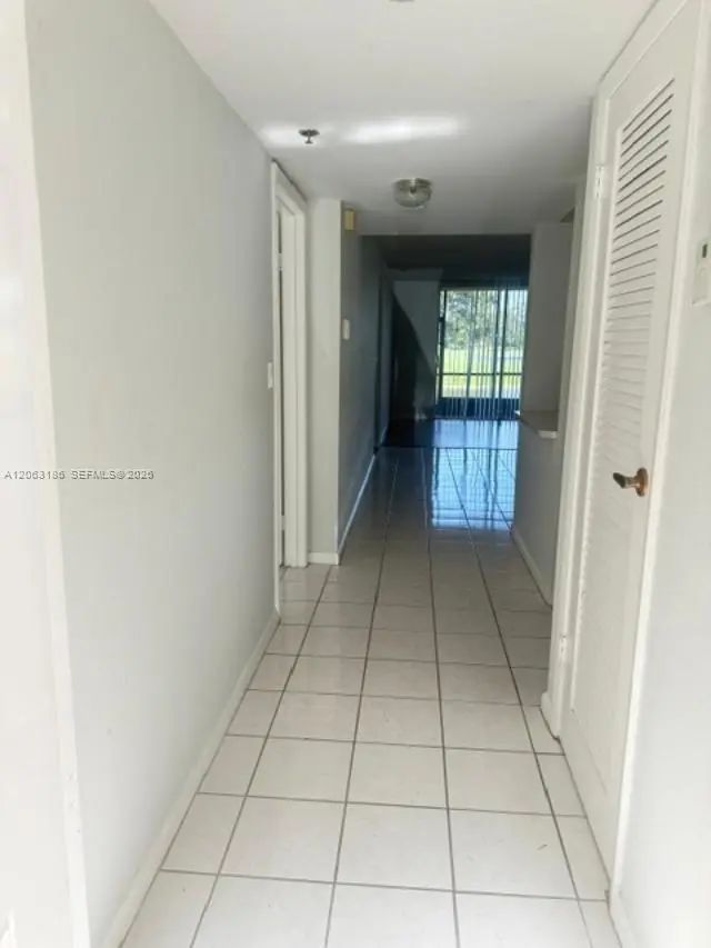 3 of 8 - 3100 W Rolling Hills Circle #101, Davie, FL