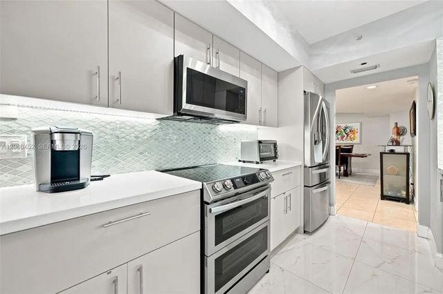 5 of 40 - 21205 Yacht Club Drive #1502, Aventura, FL