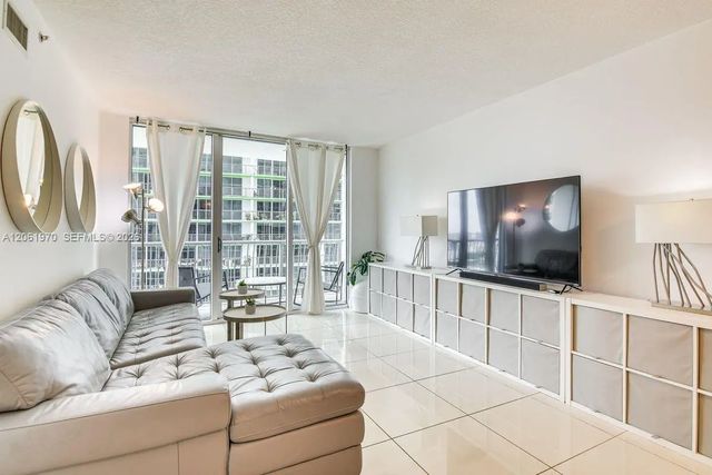 2 of 31 - 1750 N Bayshore Drive #1909, Miami, FL