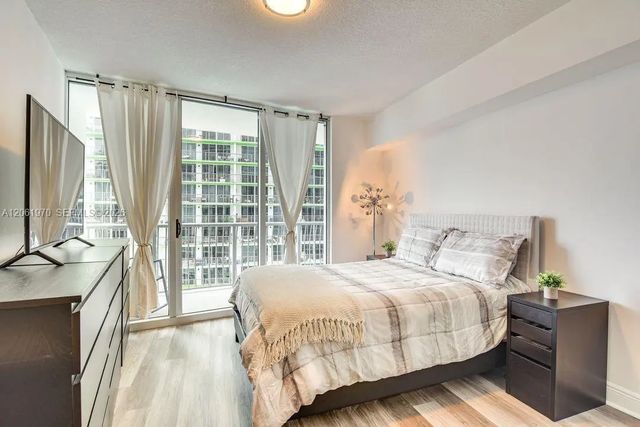 5 of 31 - 1750 N Bayshore Drive #1909, Miami, FL