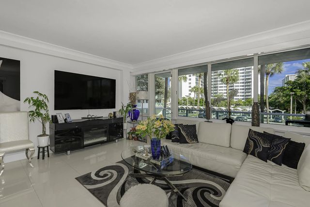 3 of 28 - 3233 Ne 34th Street #215, Fort Lauderdale, FL