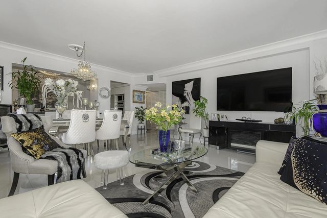 5 of 28 - 3233 Ne 34th Street #215, Fort Lauderdale, FL