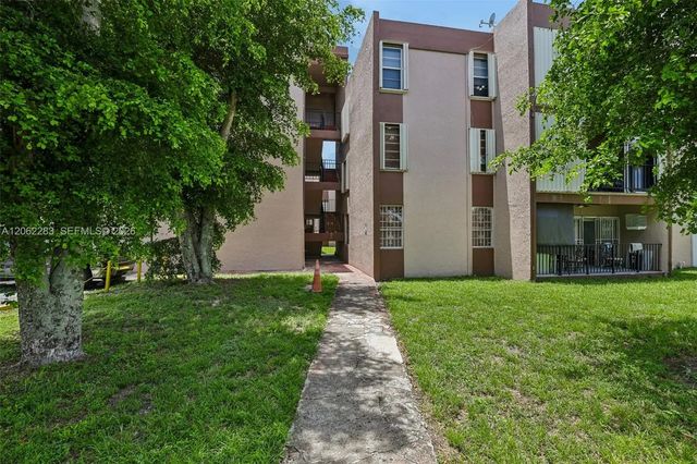 3 of 41 - 1900 W 68th Street #b203, Hialeah, FL