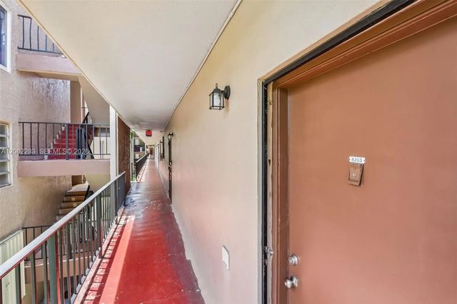 5 of 41 - 1900 W 68th Street #b203, Hialeah, FL