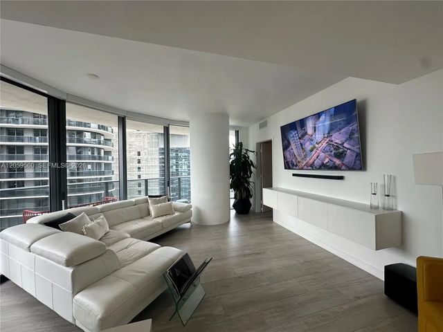 5 of 28 - 45 Sw 9th Street #2501, Miami, FL