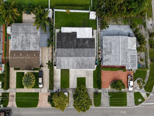 4 of 35 - 18150 Nw 82nd Avenue, Hialeah, FL