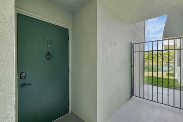 4 of 35 - 2517 17th Street S #102, Fort Pierce, FL