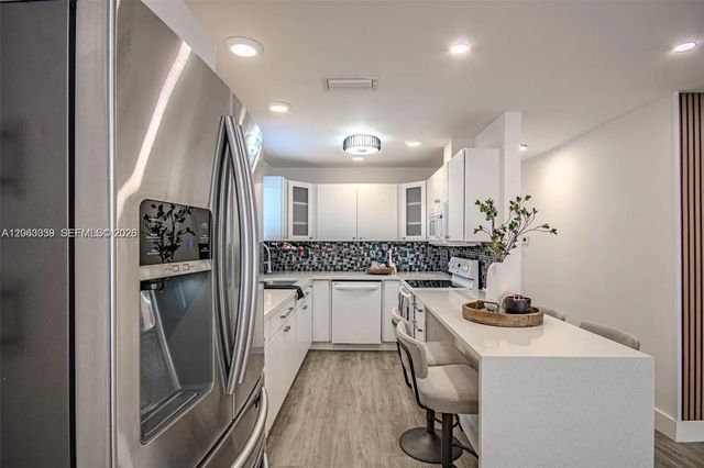 4 of 48 - 801 Ne 57th Street, Oakland Park, FL