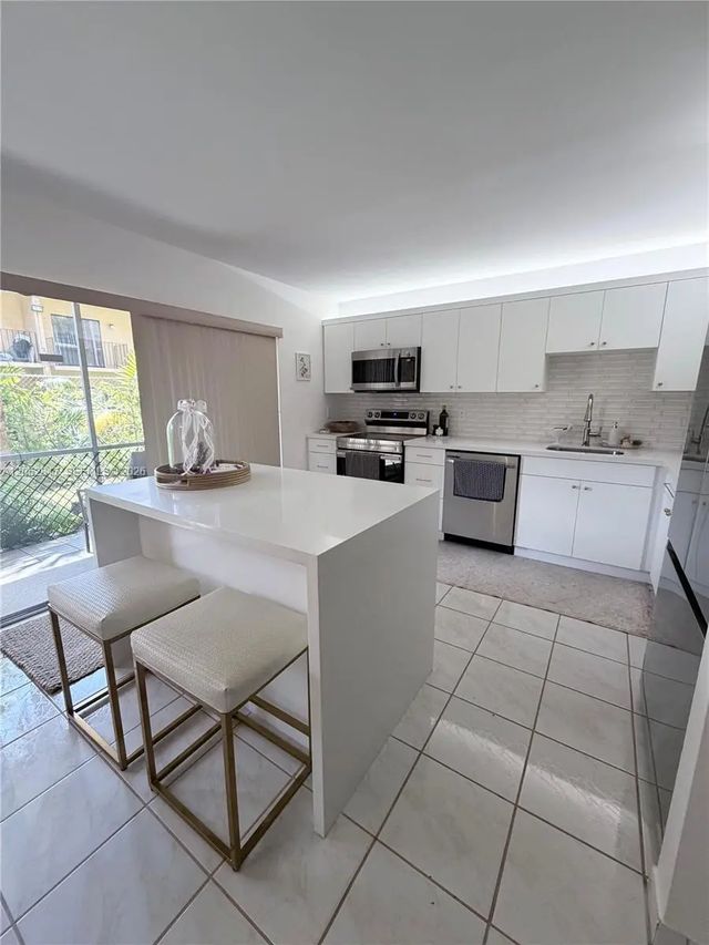 17000 Nw 67th Avenue #112, Hialeah