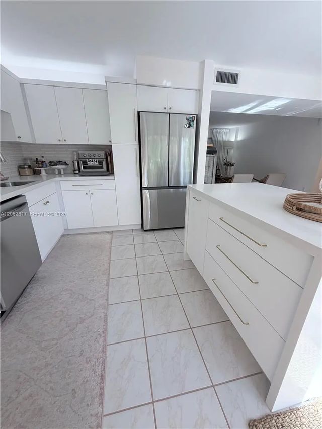 4 of 27 - 17000 Nw 67th Avenue #112, Hialeah, FL