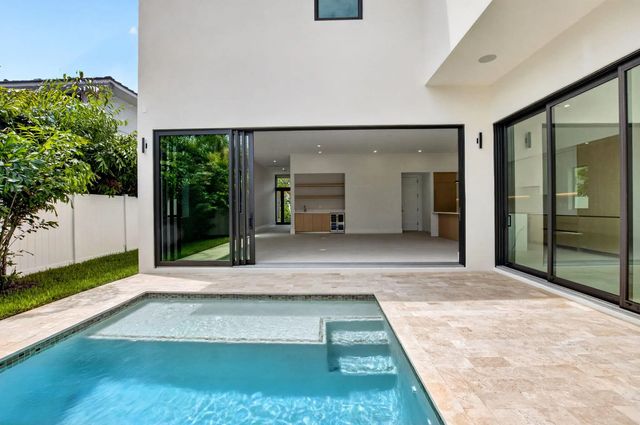 2 of 103 - 209 Se 5th Street, Delray Beach, FL