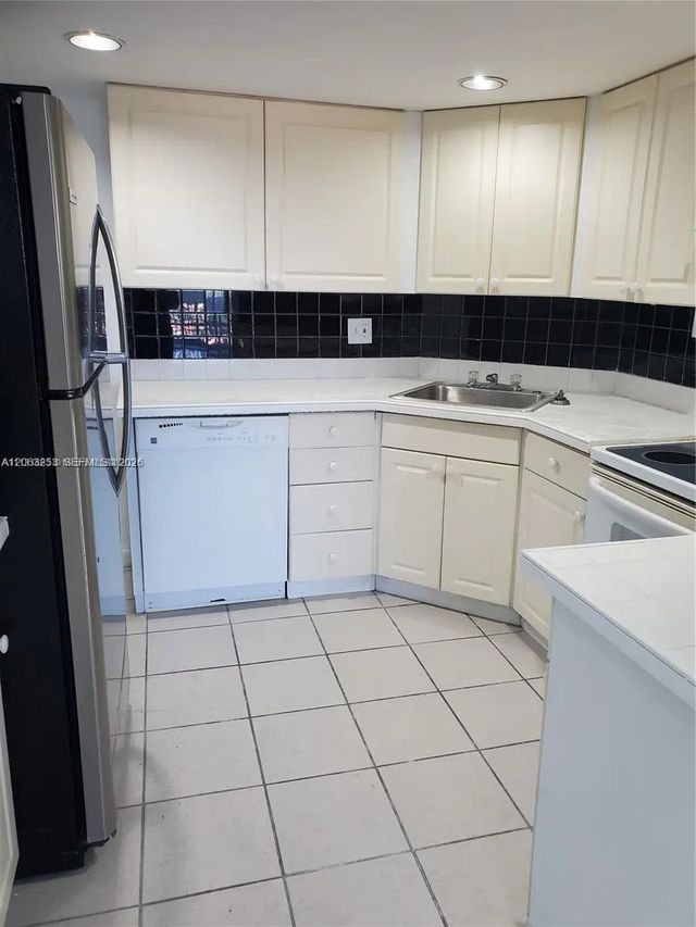 3 of 10 - 3301 Spanish Moss Terrace #708, Lauderhill, FL