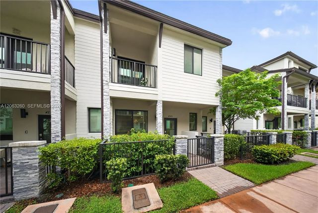2 of 44 - 4745 Nw 83rd Parkway, Doral, FL