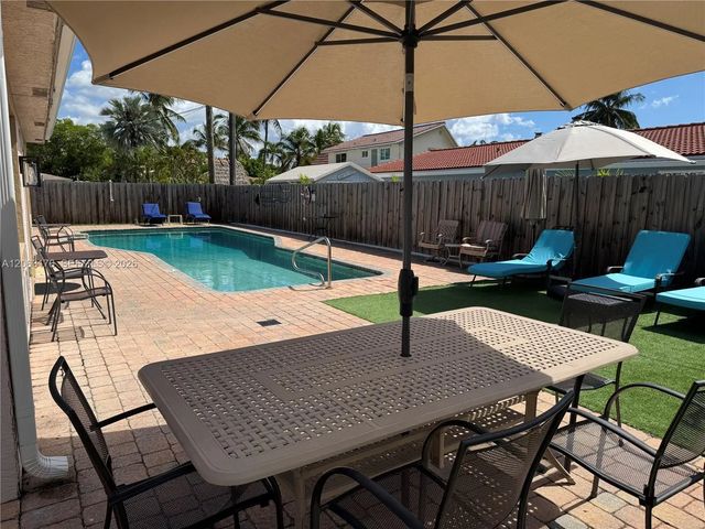 4 of 52 - 1660 Ne 25th Avenue, Pompano Beach, FL