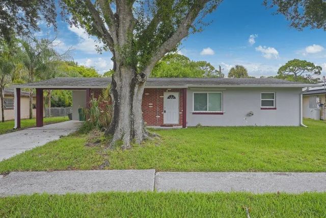 3 of 40 - 2907 Sherwood Lane, Fort Pierce, FL