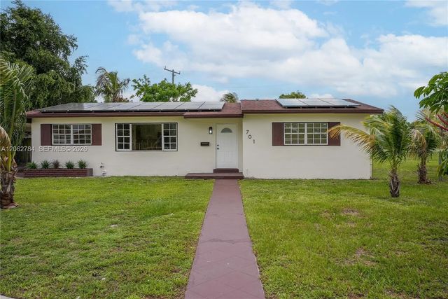 4 of 35 - 701 Nw 176th Terrace, Miami Gardens, FL