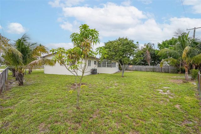5 of 35 - 701 Nw 176th Terrace, Miami Gardens, FL