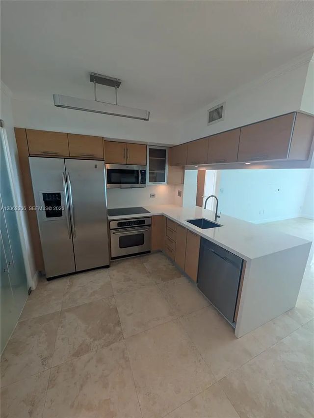 4 of 23 - 31 Se 5 #3002, Miami, FL