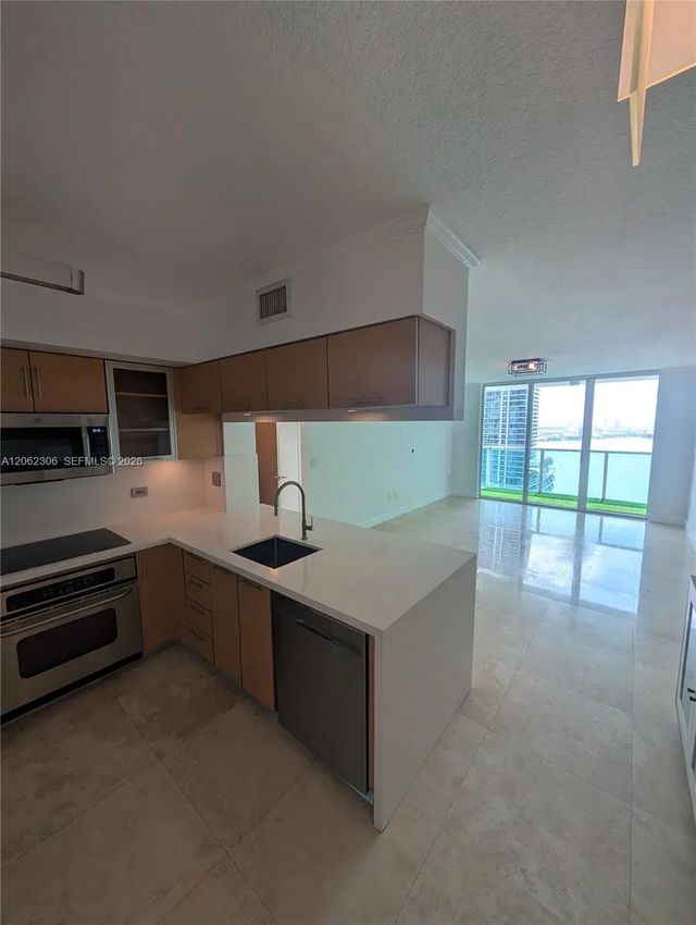 5 of 23 - 31 Se 5 #3002, Miami, FL