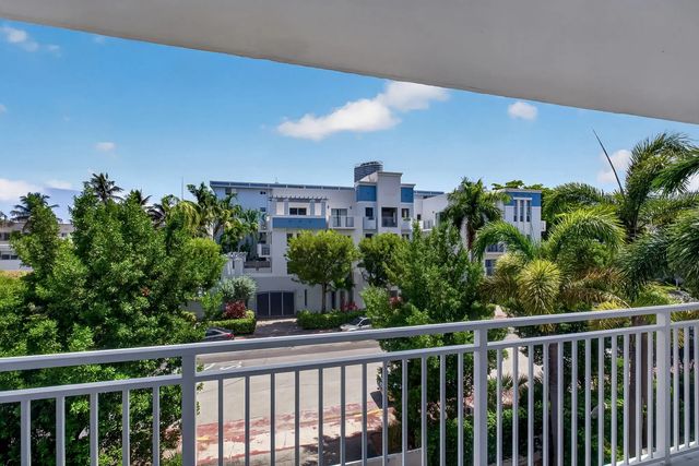 4 of 44 - 1045 10th Street #301, Miami Beach, FL