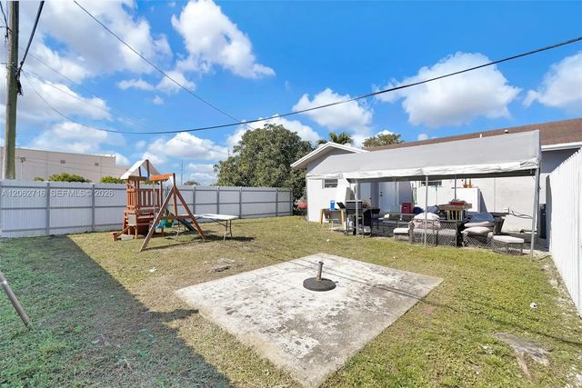 3 of 27 - 3280 Nw 213th Terrace, Miami Gardens, FL