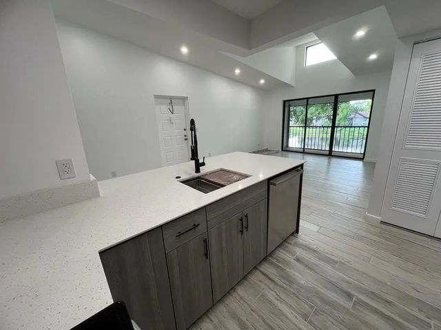 712 Sunny Pine Way #c3, Greenacres