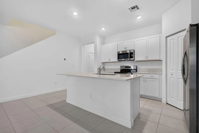 5 of 32 - 4168 Lagoon Shore Drive, Lake Worth, FL